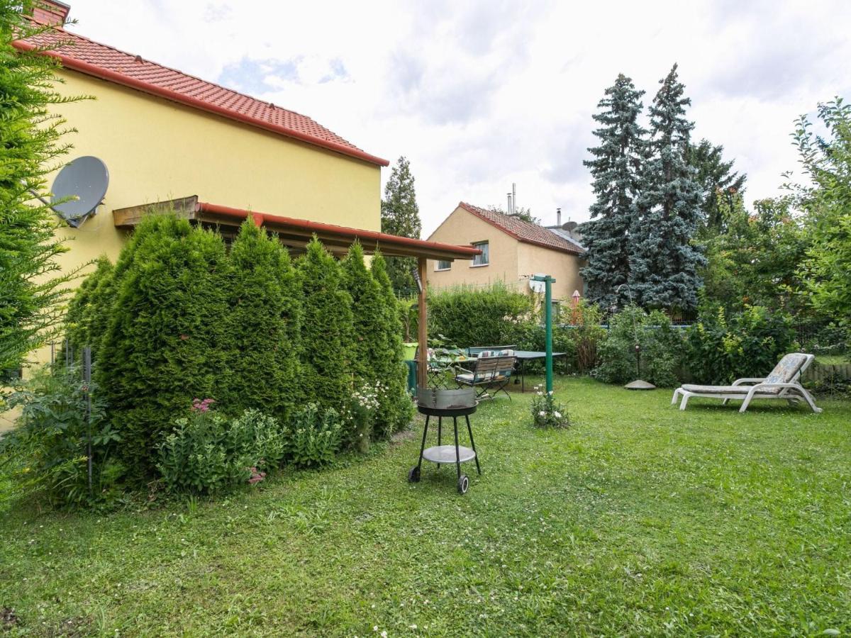 Lively Holiday Home In Wien With Private Garden Εξωτερικό φωτογραφία